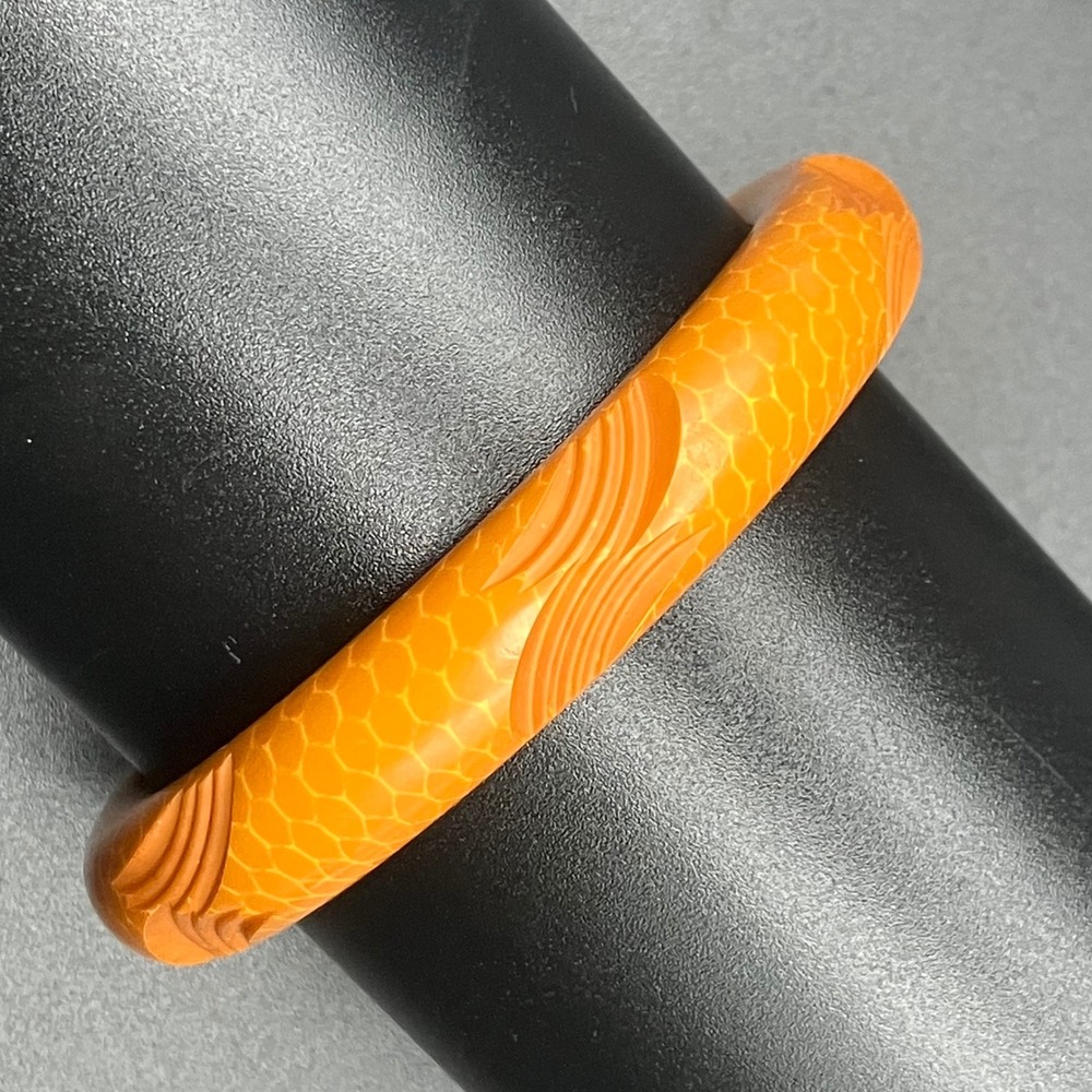 Vintage Bakelite Bangle Butterscotch Orange Snakeskin Carved Details Size 8